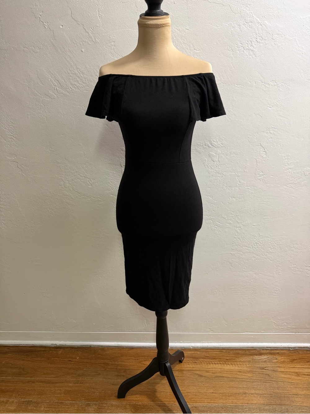 Heart & Hips Black Off-Shoulder Midi Dress